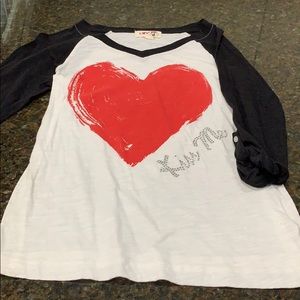 Mid-sleeve graphic tee